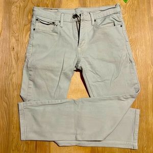 Light grey Levi’s